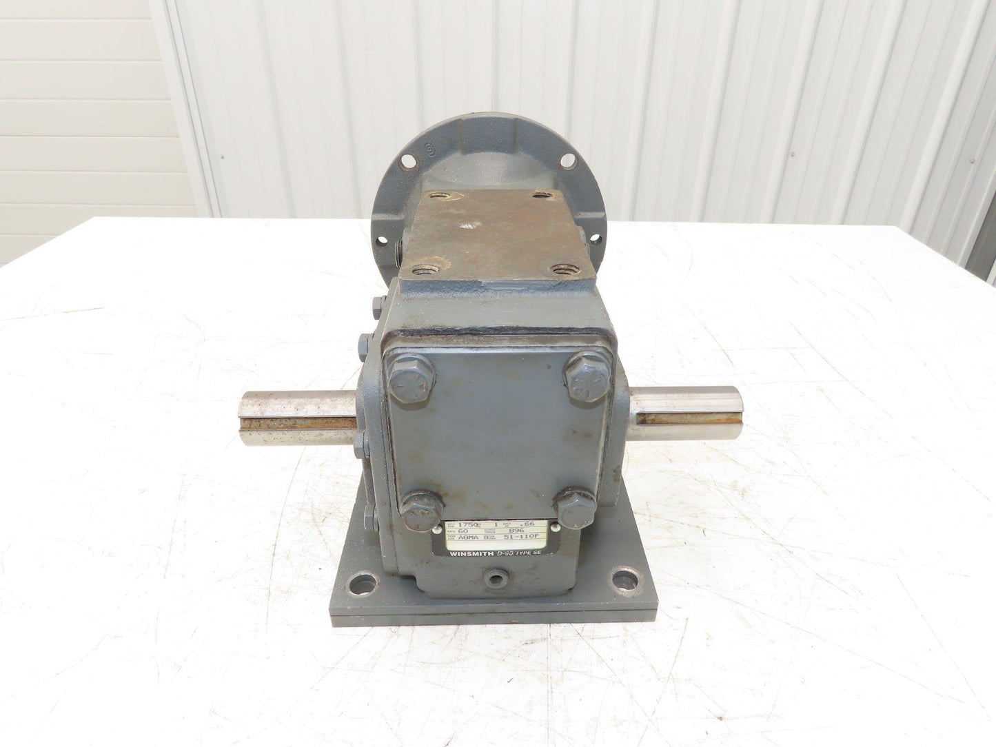 Winsmith 924MWU D-90 SE Worm Gearbox 60:1 Reducer .66Hp 29 RPM Dual Shaft 145T