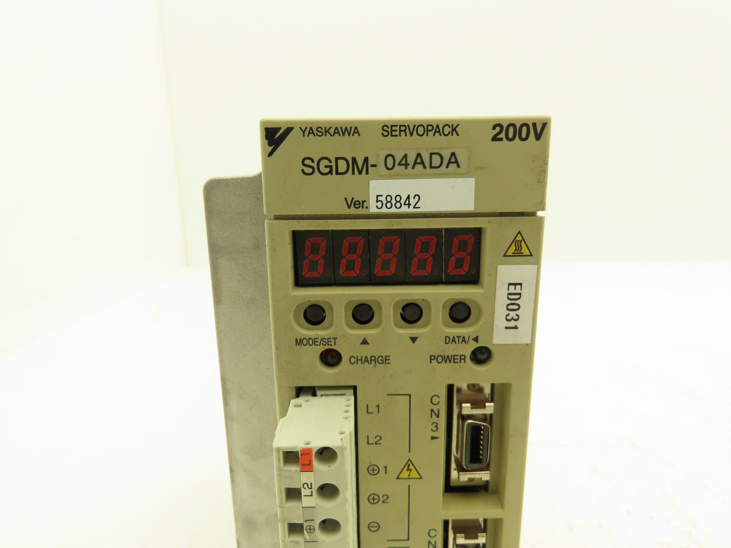 Yaskawa SGDM-04ADA ServoPack Servo Drive 1Ph 230V In 0.4kW 230V 2.8A 300Hz Out