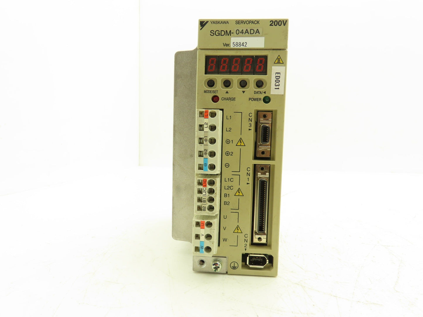 Yaskawa SGDM-04ADA ServoPack Servo Drive 1Ph 230V In 0.4kW 230V 2.8A 300Hz Out