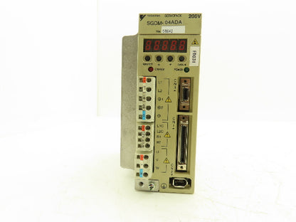 Yaskawa SGDM-04ADA ServoPack Servo Drive 1Ph 230V In 0.4kW 230V 2.8A 300Hz Out