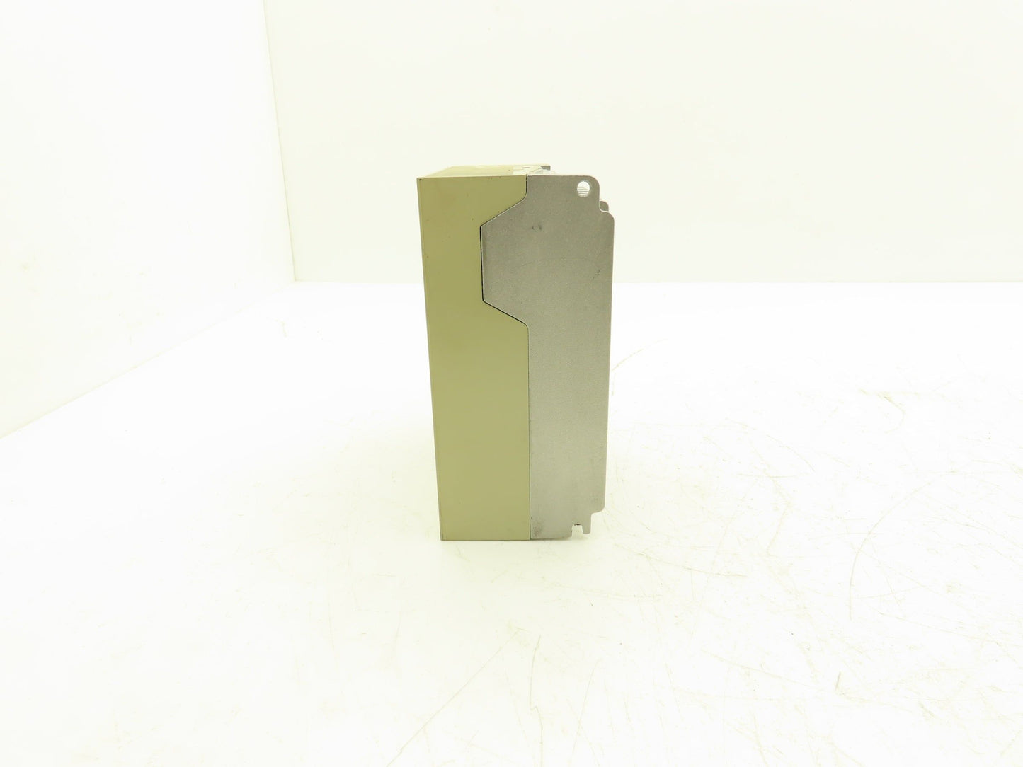 Yaskawa SGDM-04ADA ServoPack Servo Drive 1Ph 230V In 0.4kW 230V 2.8A 300Hz Out