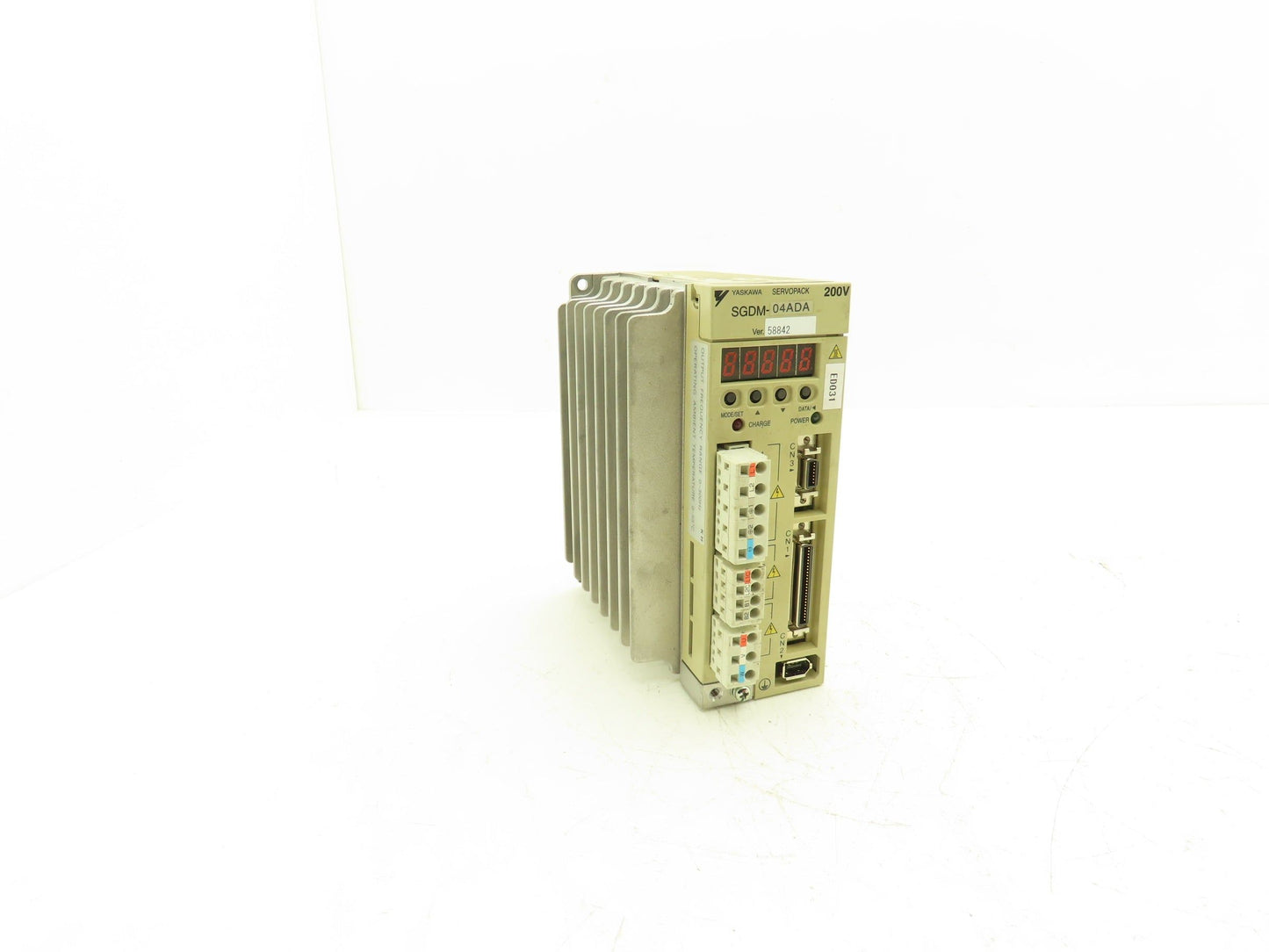 Yaskawa SGDM-04ADA ServoPack Servo Drive 1Ph 230V In 0.4kW 230V 2.8A 300Hz Out