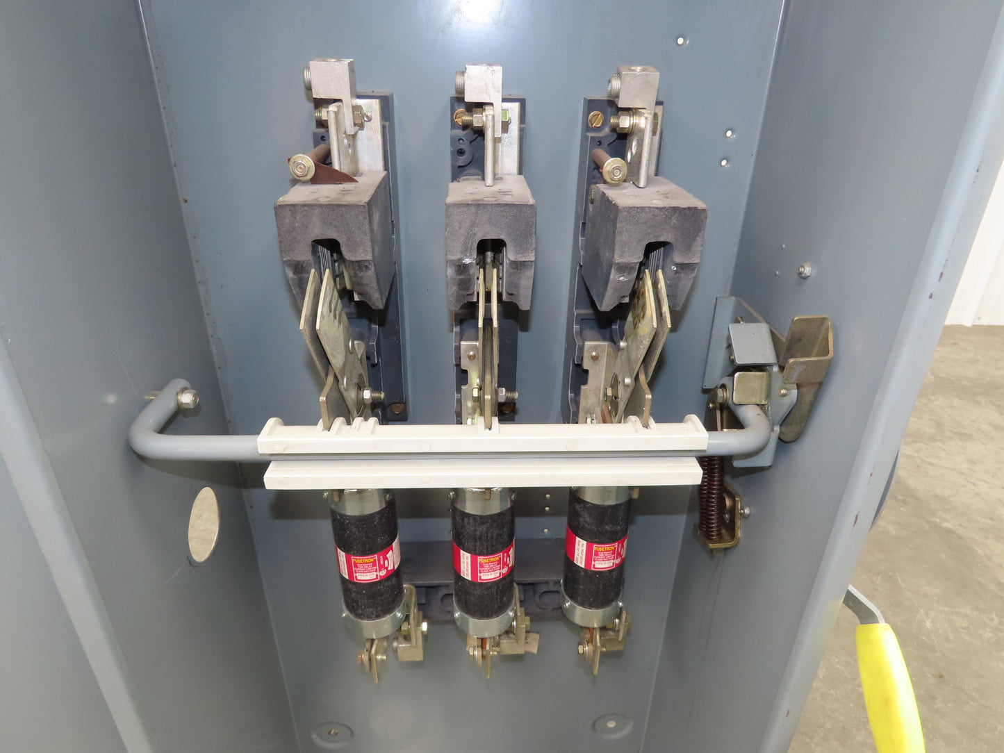 Crouse Hinds Co ASN365 Heavy Duty Safety Disconnect Switch 400A 600V Fused 250HP