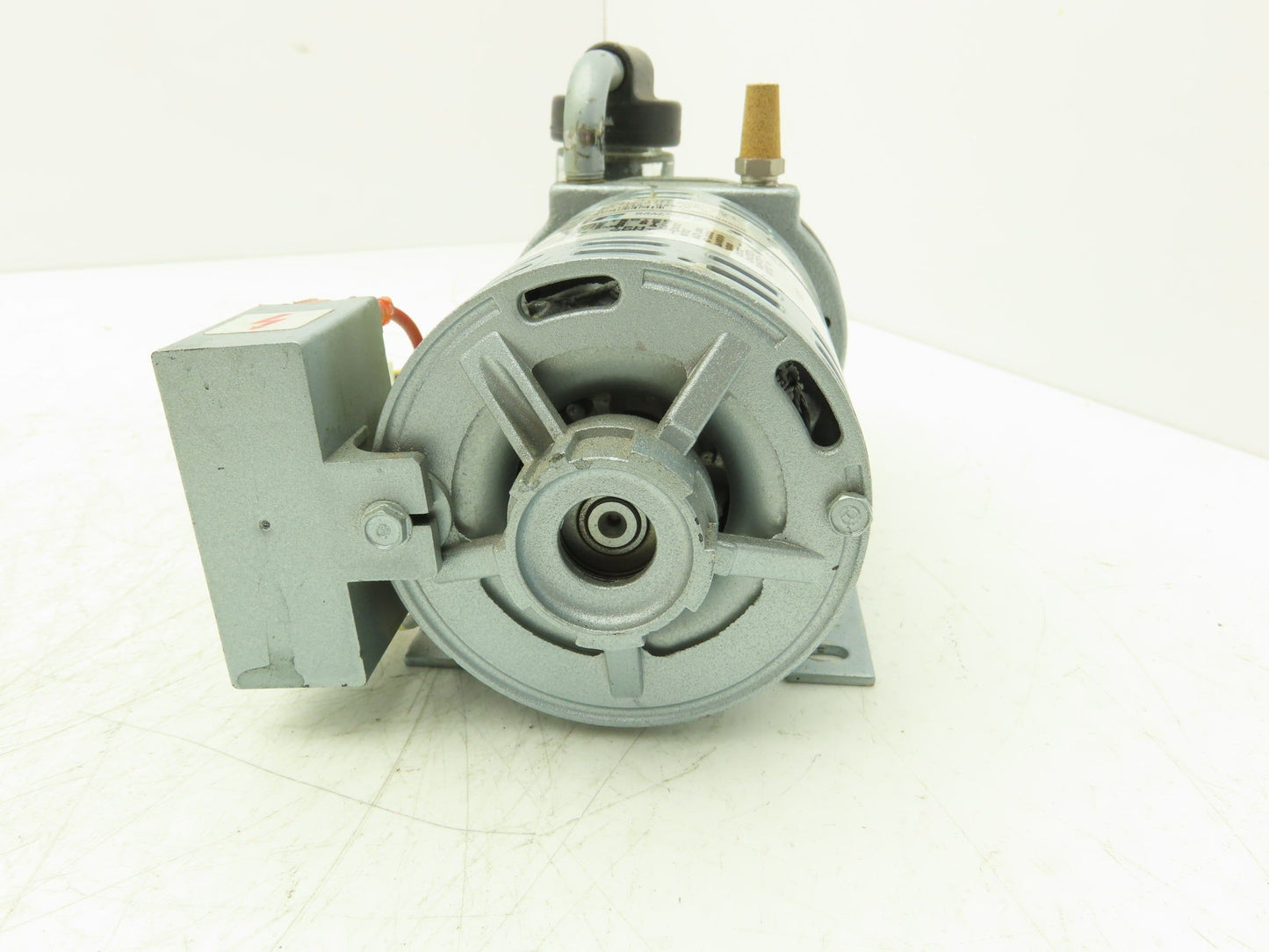 Gast 0532-104A-G621X Motor Mounted Rotary Vane Vacuum Pump 0.6 CFM 15 PSI 115V