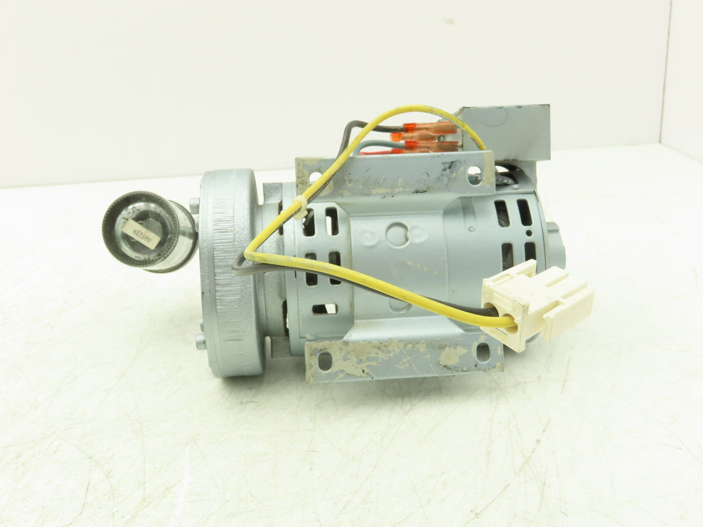 Gast 0532-104A-G621X Motor Mounted Rotary Vane Vacuum Pump 0.6 CFM 15 PSI 115V
