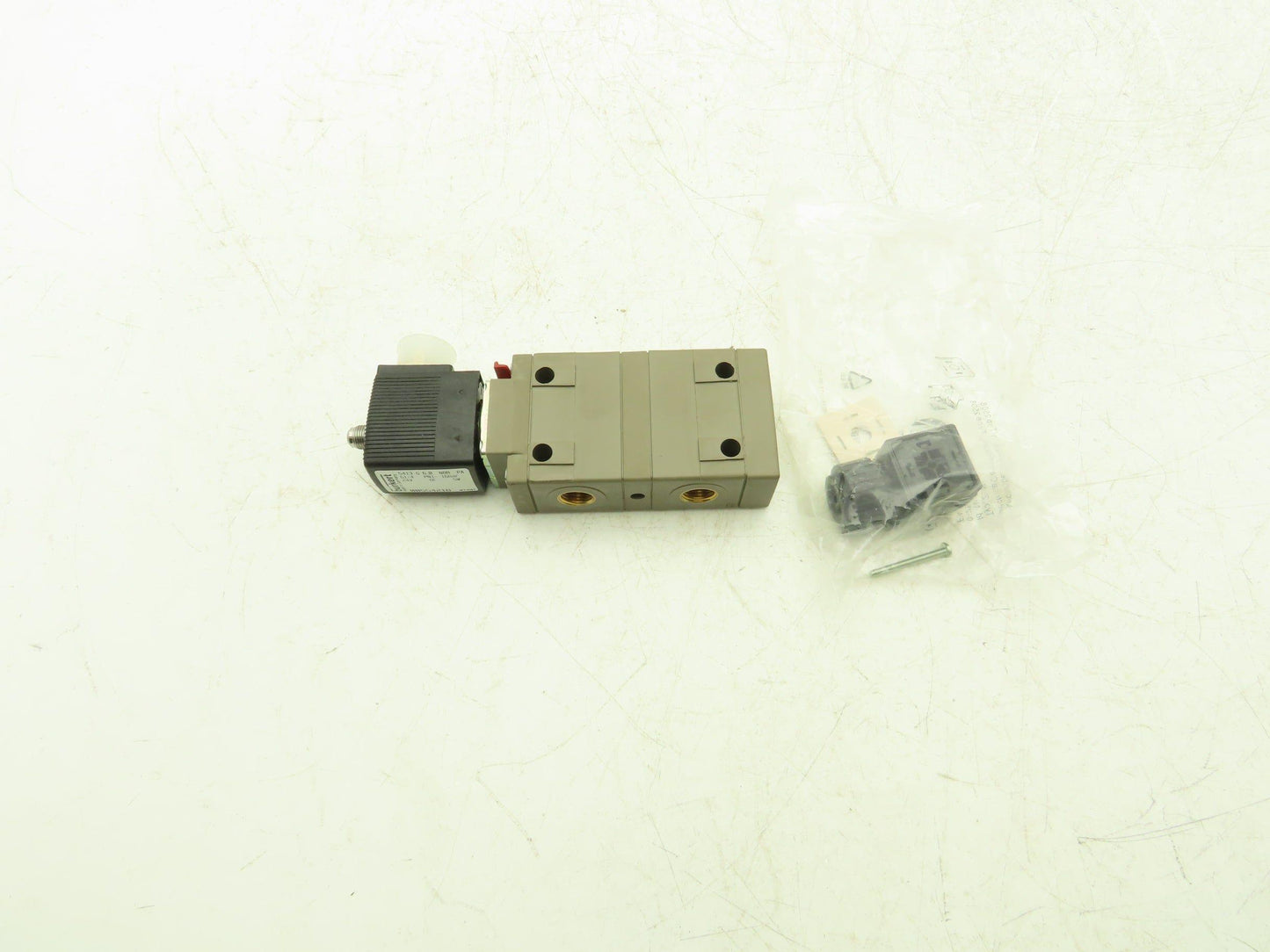 Burkert 5413 G Pilot Operated 4/2-way Solenoid Valve with Manual Override