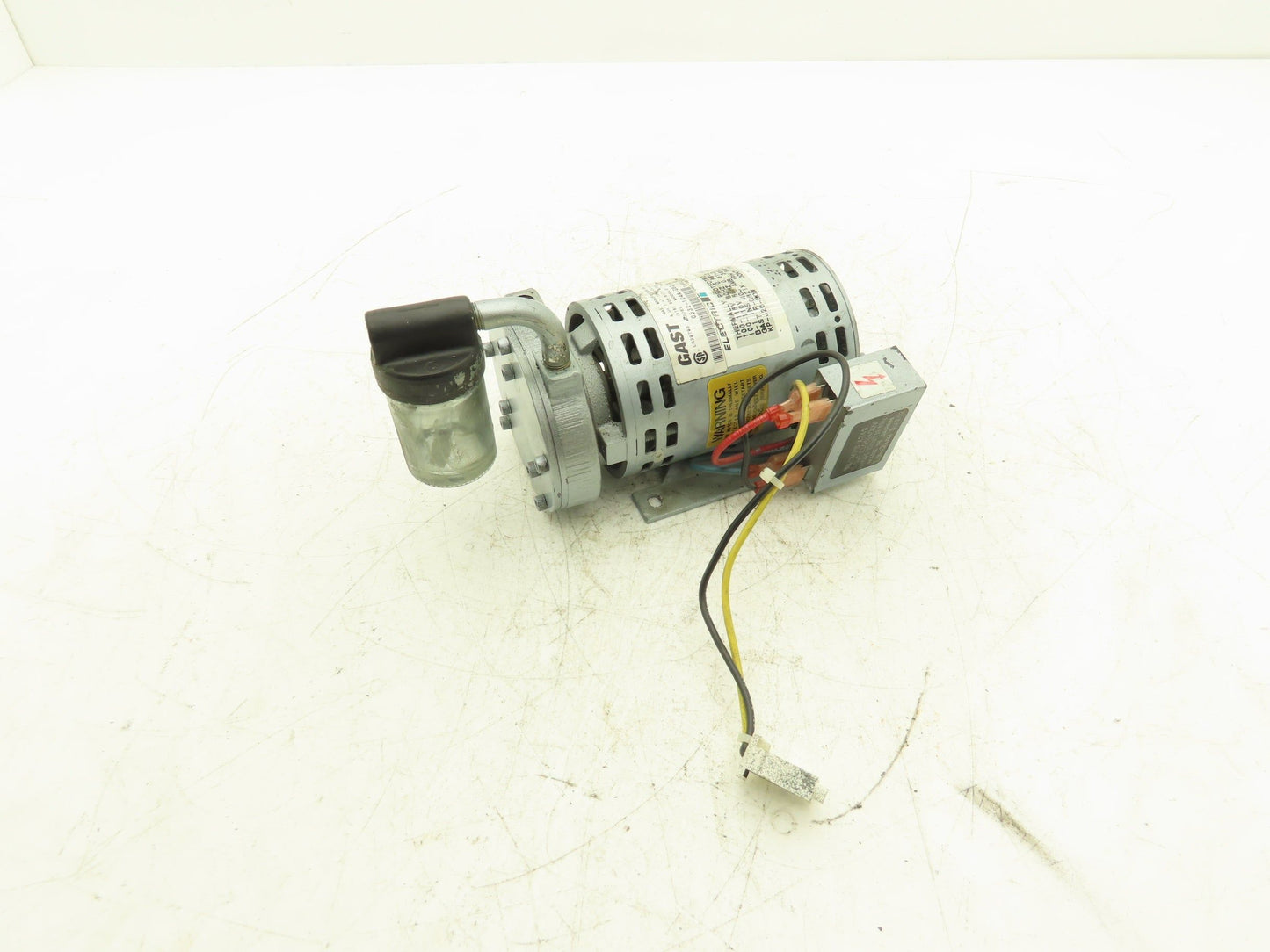 Gast 0532-104A-G621X Motor Mounted Rotary Vane Vacuum Pump 0.6 CFM 15 PSI 115V