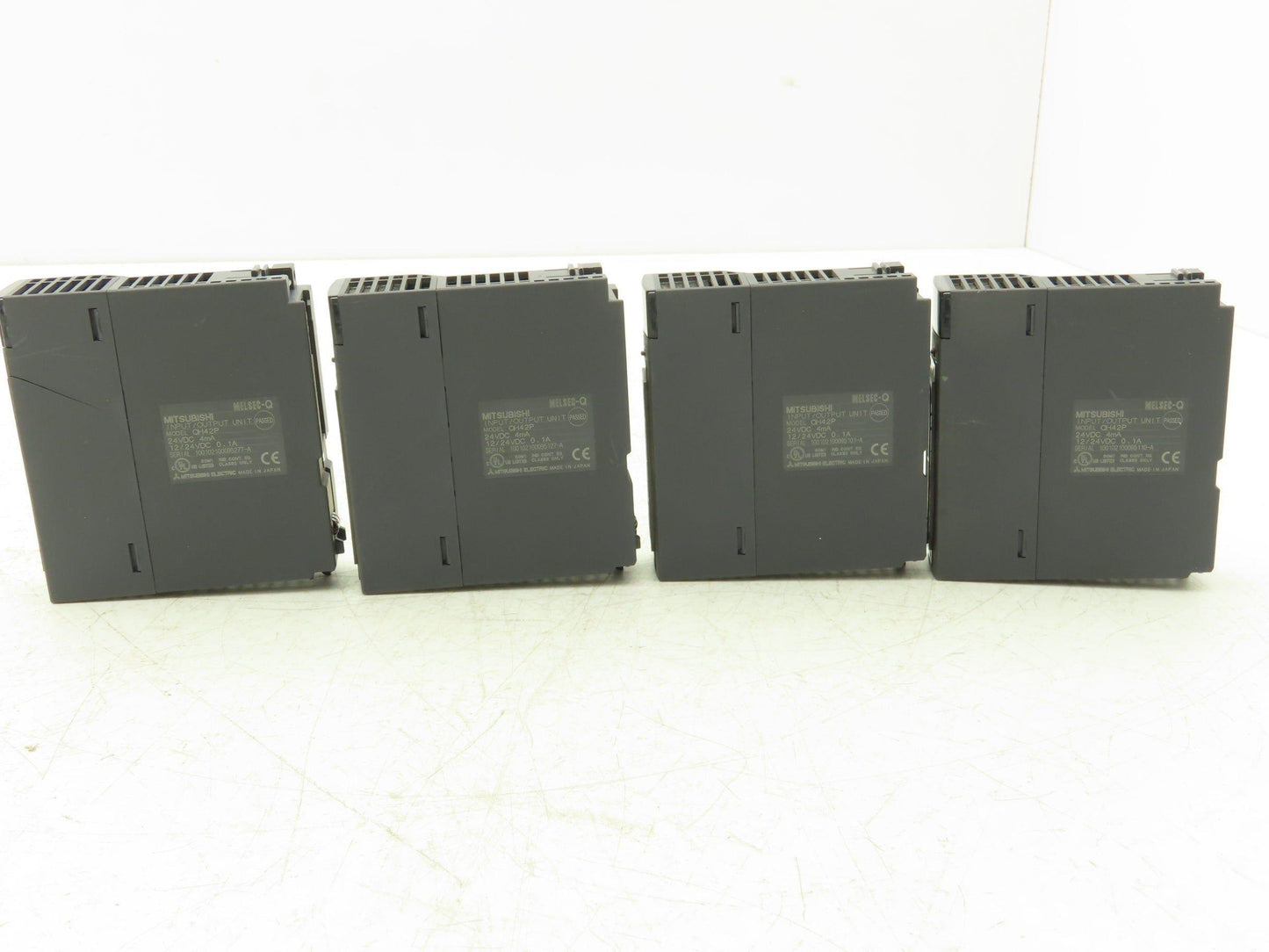 Mitsubishi QH42P Melsec-Q Input/Output Unit 24VDC 4mA 12/24VDC 0.1A Lot of 4