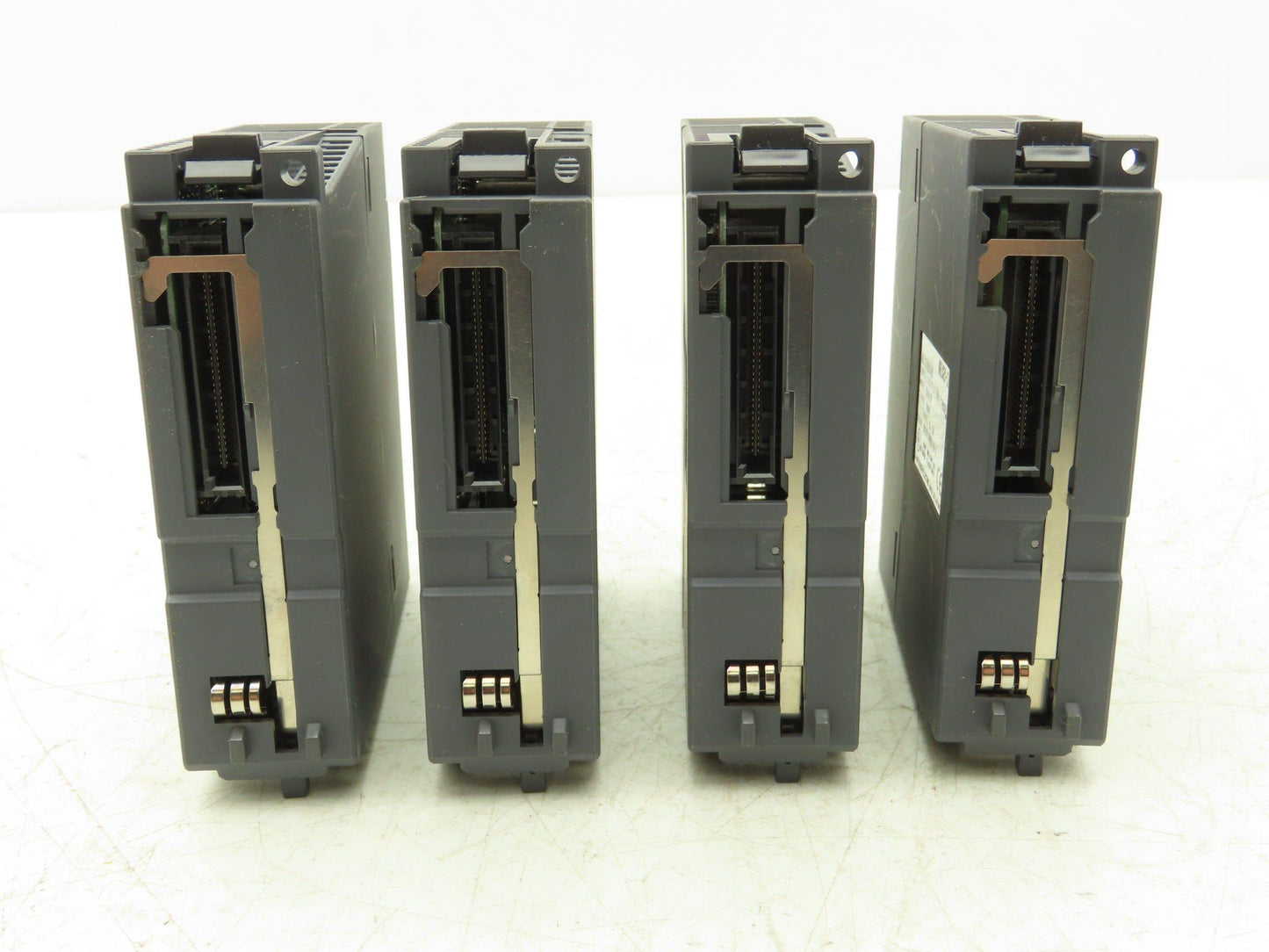Mitsubishi QH42P Melsec-Q Input/Output Unit 24VDC 4mA 12/24VDC 0.1A Lot of 4