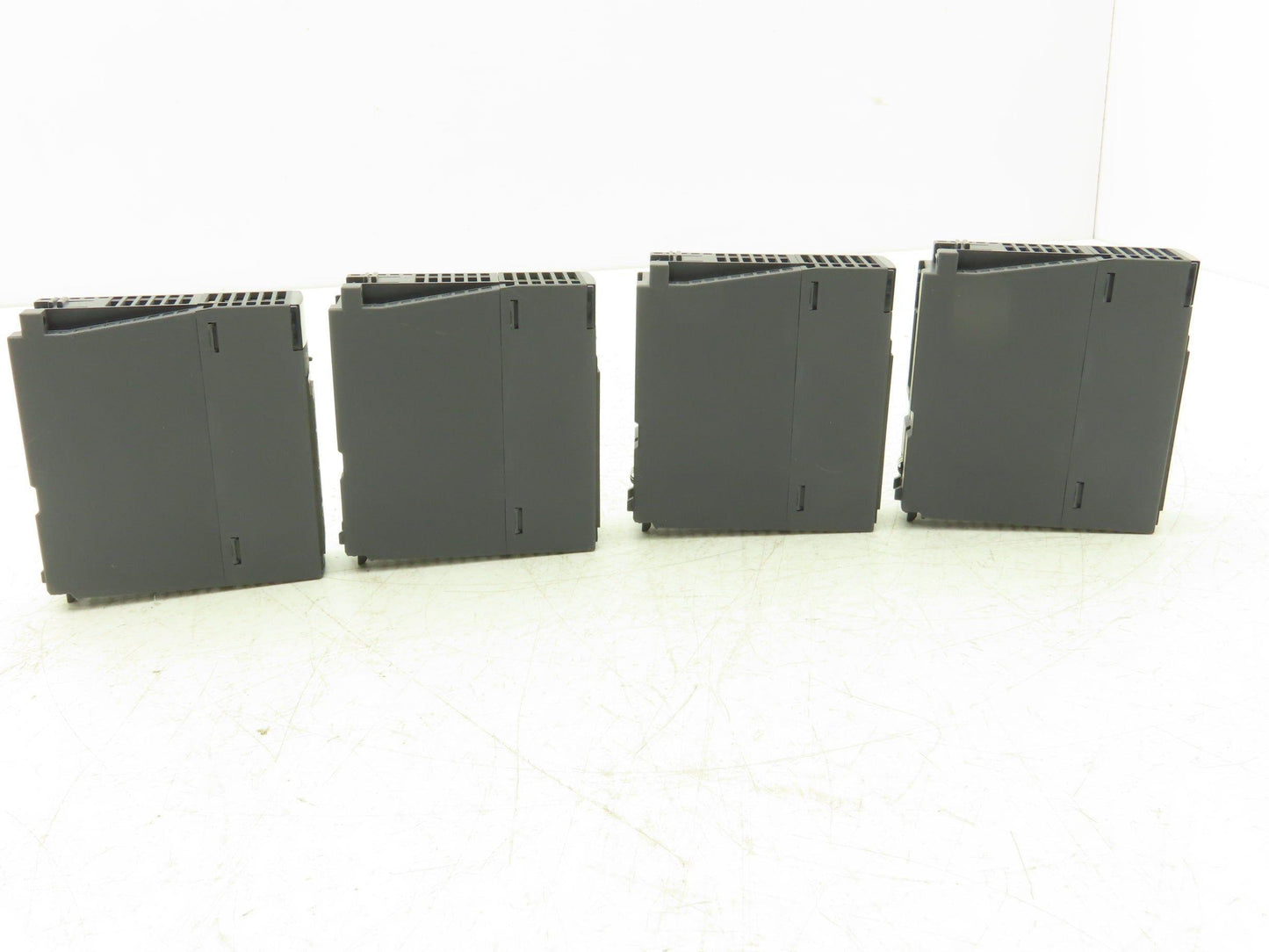 Mitsubishi QH42P Melsec-Q Input/Output Unit 24VDC 4mA 12/24VDC 0.1A Lot of 4