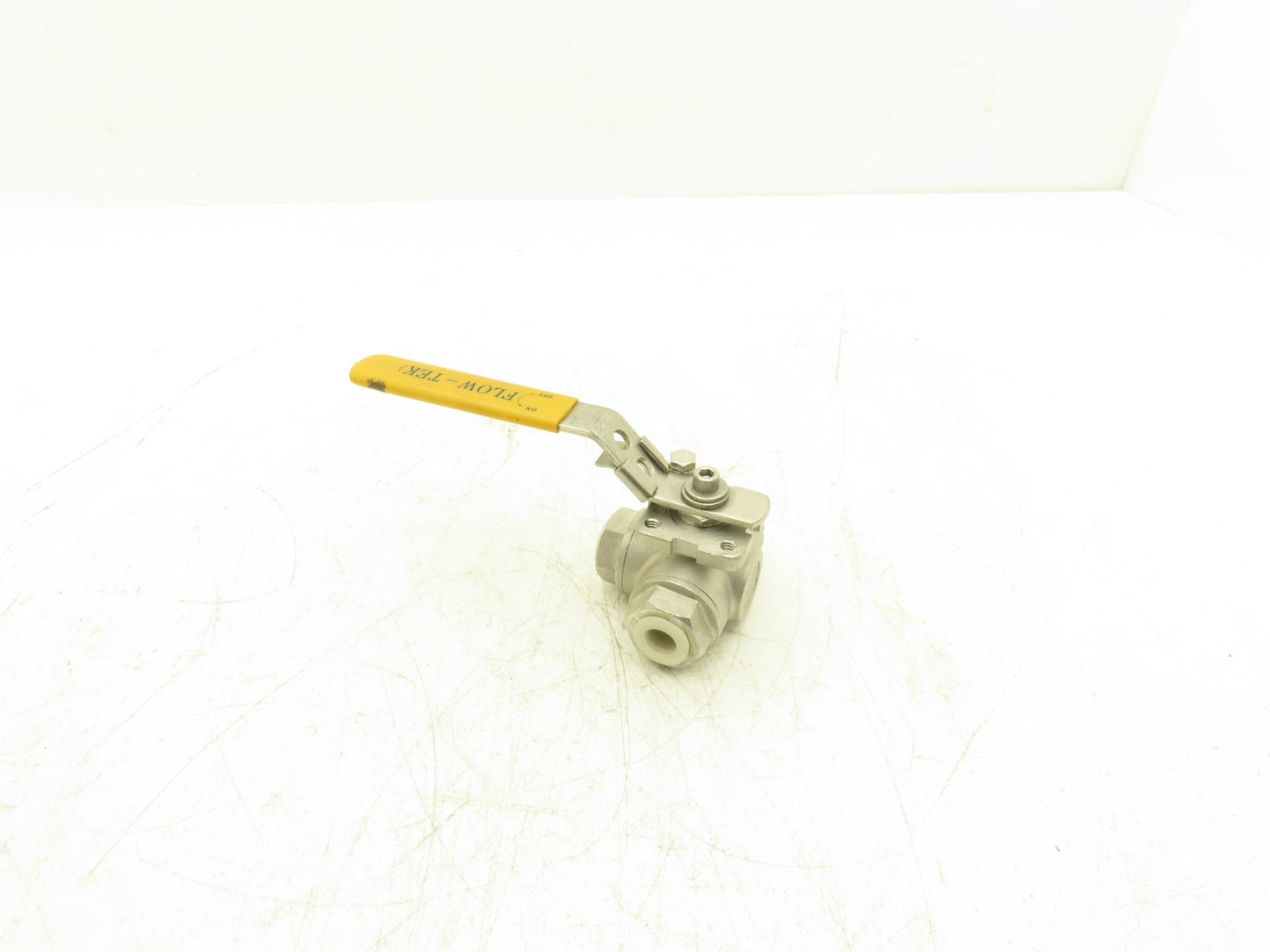 Flow-Tek 800WOG Ball Valve 3/8-316 Multiport 3-Way Stainless Steel 3/8" Threaded