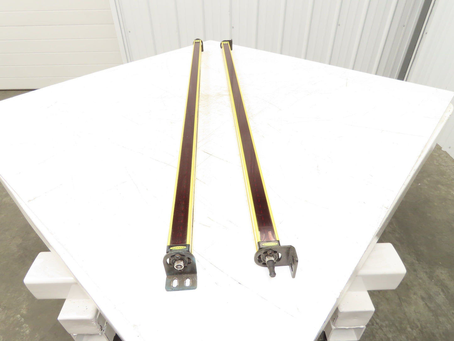 Banner SLSCE30-1200Q8|SLSCR30-1200Q8 Light Curtain Receiver/Transmitter Set 1.2m