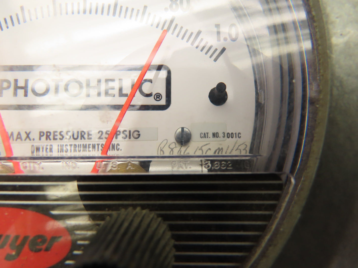 Dwyer 3001C Photohelic Pressure Switch Gauge 25PSI 120F 1" Of Water 117V