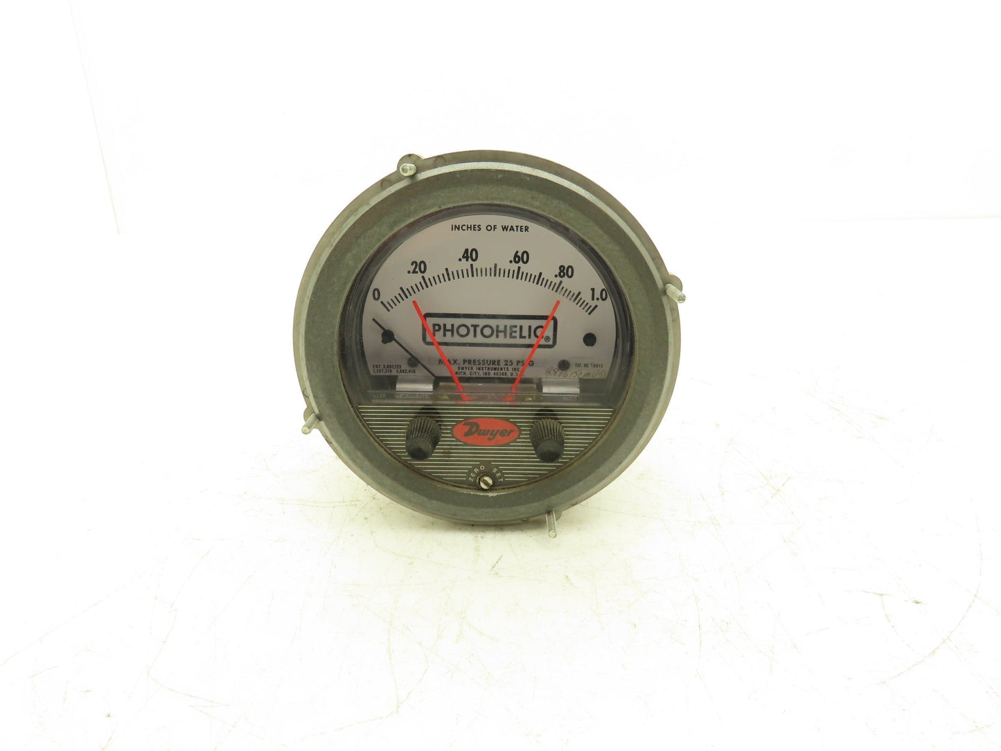Dwyer 3001C Photohelic Pressure Switch Gauge 25PSI 120F 1" Of Water 117V