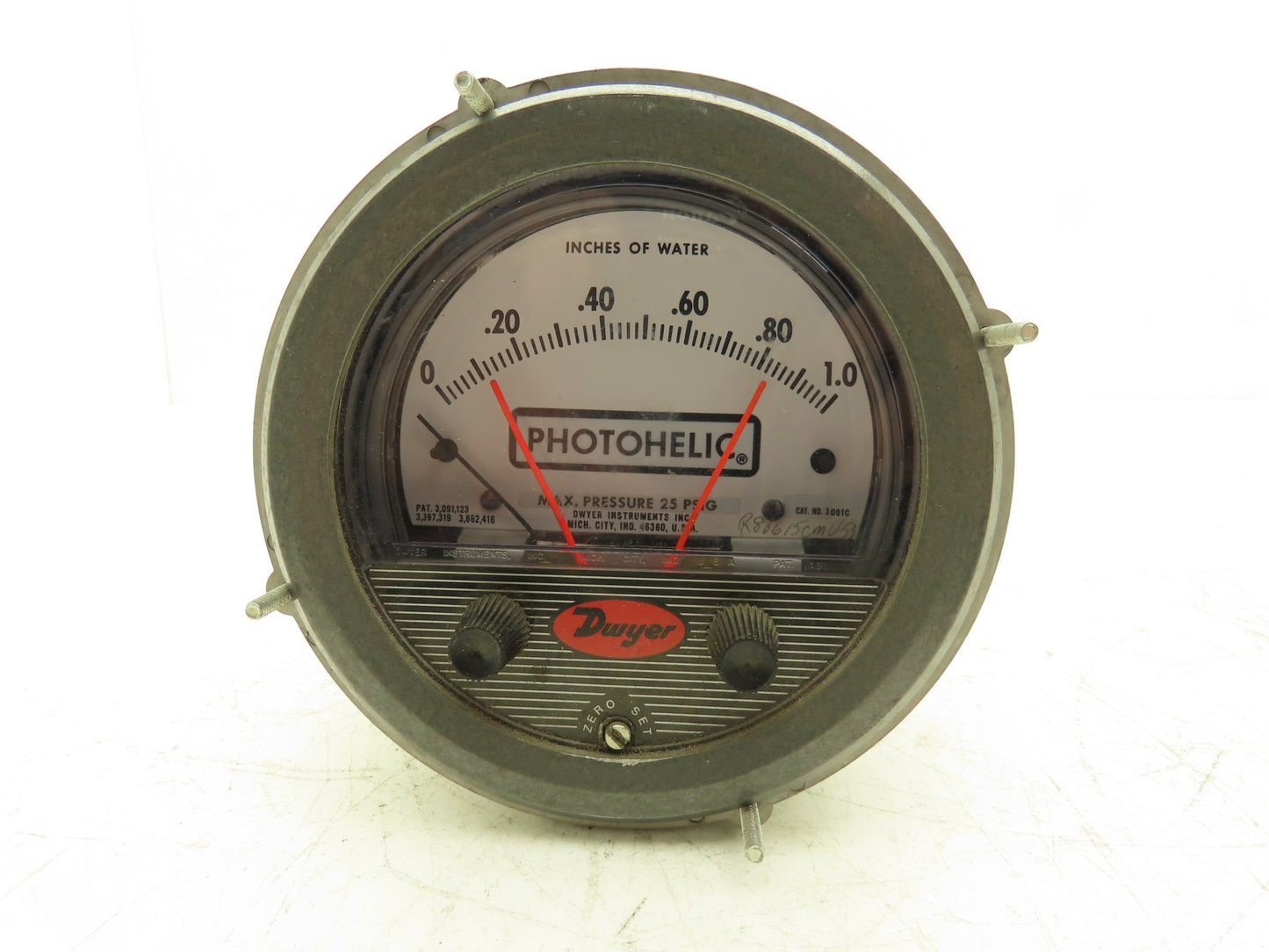 Dwyer 3001C Photohelic Pressure Switch Gauge 25PSI 120F 1" Of Water 117V