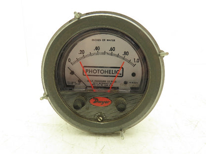 Dwyer 3001C Photohelic Pressure Switch Gauge 25PSI 120F 1" Of Water 117V