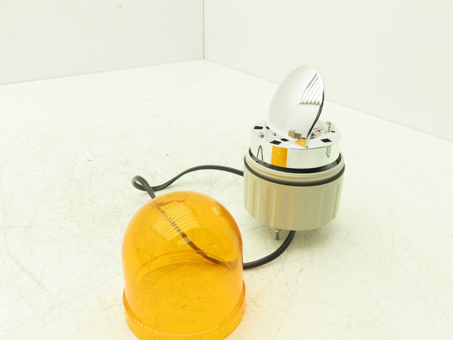 Schneider Electric XVR08B05 Harmony Rotating Beacon Light Orange 24V AC/DC