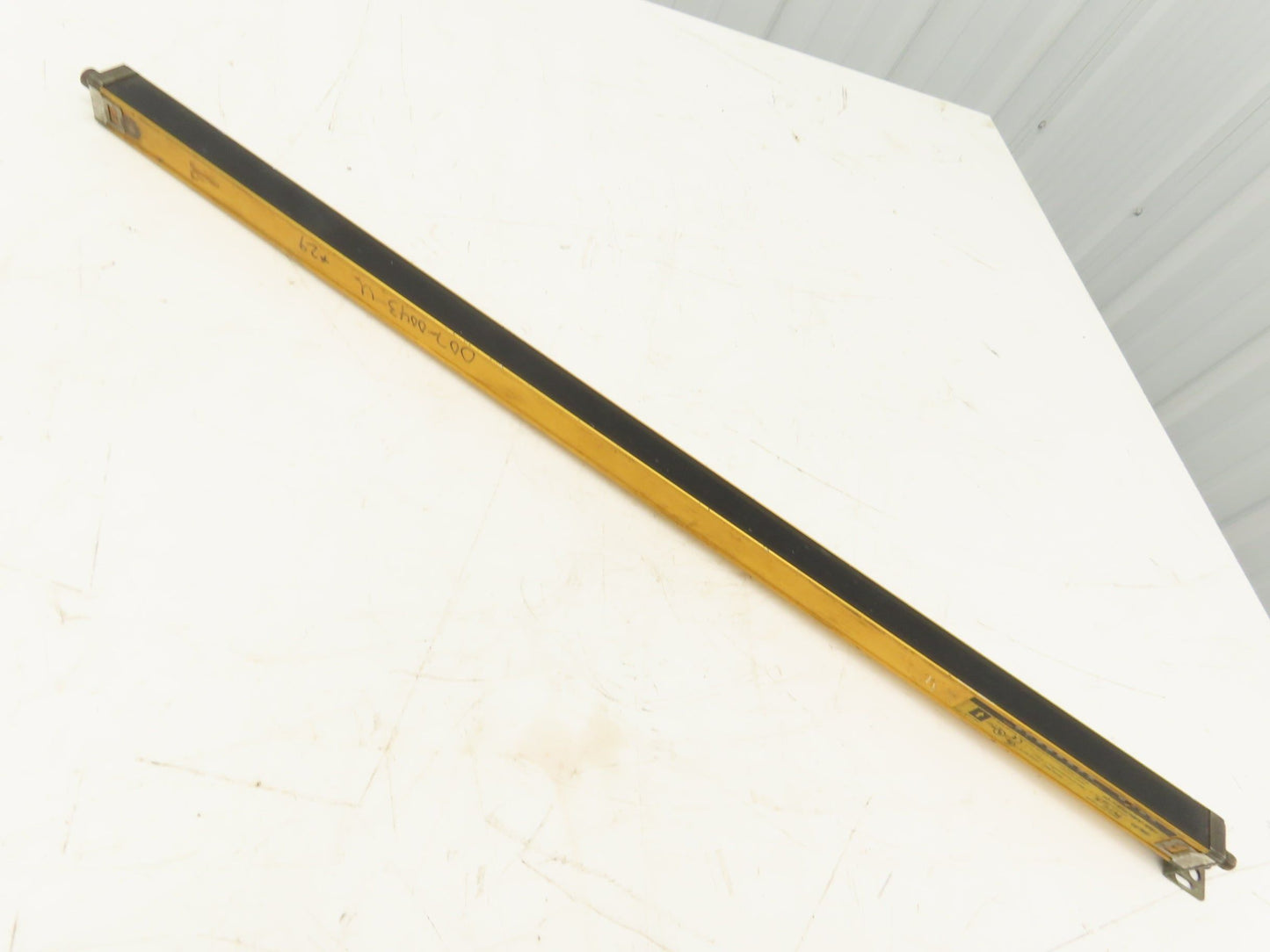 Omron F3SN-A0847P25-L-01 Safety Light Curtain Emitter 847mm Protected Height