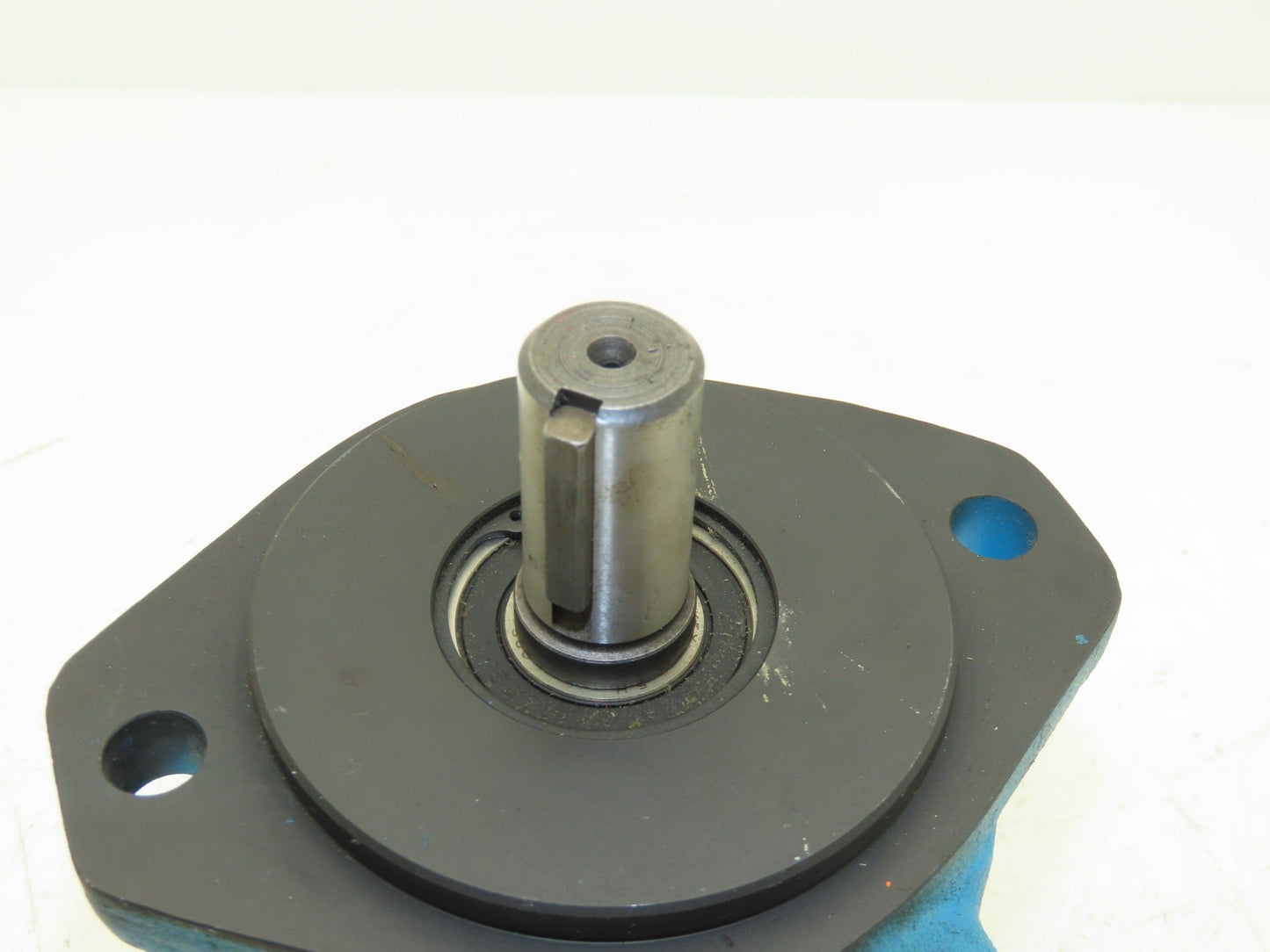 Eaton Vickers V10 1P2P 1A20 Hydraulic Vane Pump 2gpm 2500psi 1/2"x 1" NPT