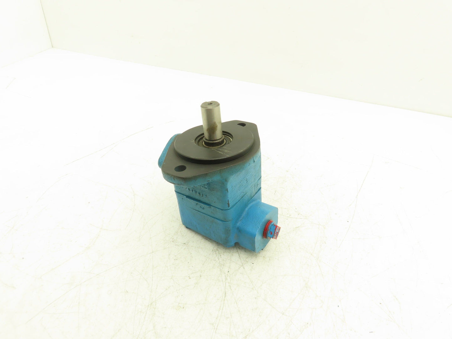 Eaton Vickers V10 1P2P 1A20 Hydraulic Vane Pump 2gpm 2500psi 1/2"x 1" NPT