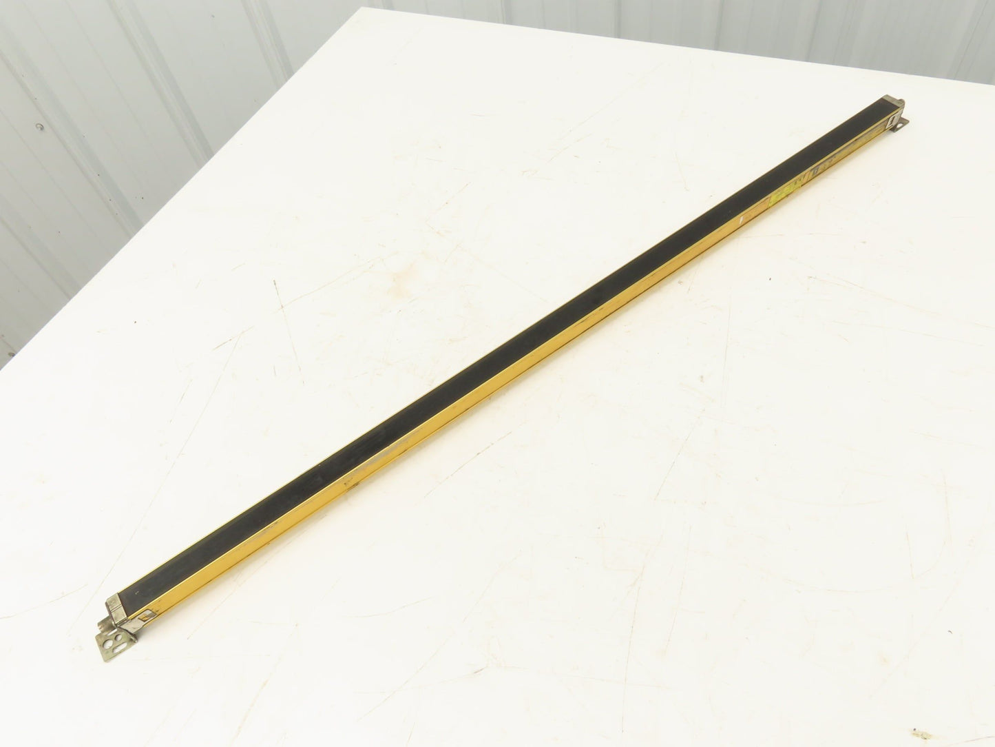 Omron F3SN-A1072P25-L-01 Safety Light Curtain Emitter 1072mm Protected Height