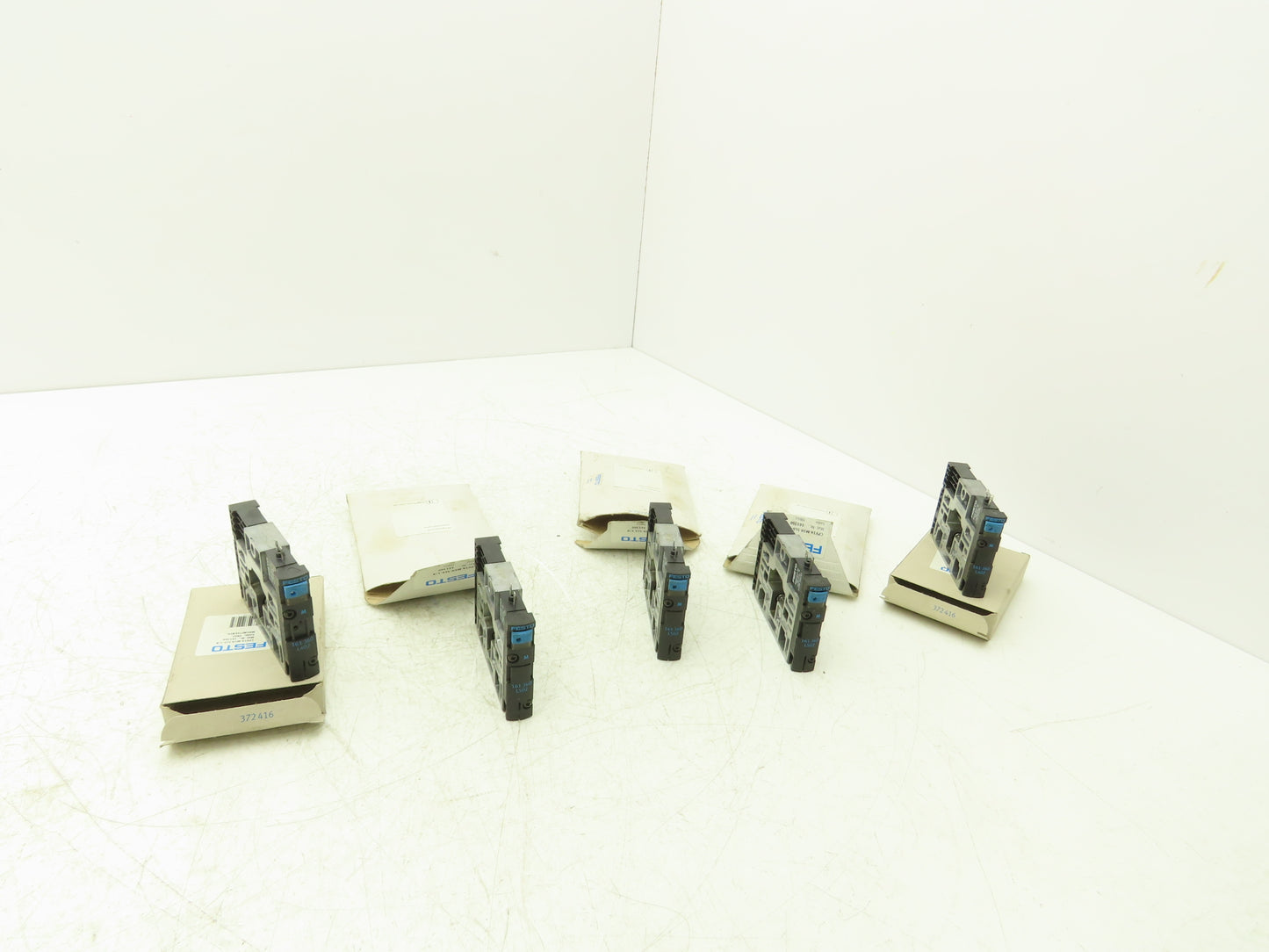 Festo CPV14-M1H-5LS-1/8 Pneumatic Air Solenoid Valve 24VDC Lot of 5
