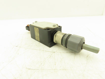Siemens 3SE2 120-1E Limit Switch Top Plunger Spring Return