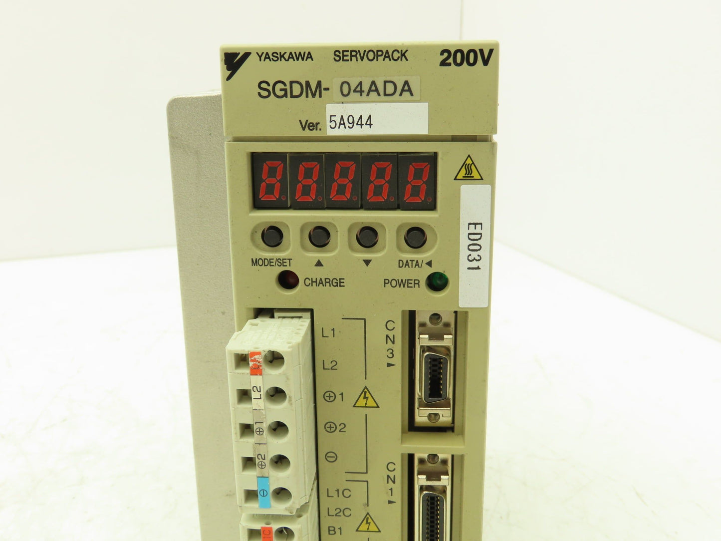 Yaskawa SGDM-04ADA ServoPack Servo Drive 1Ph 230V In 0.4kW 230V 2.8A 300Hz Out