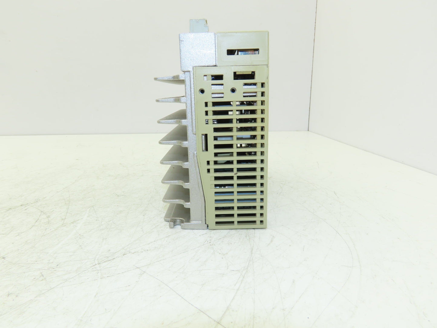 Yaskawa SGDM-04ADA ServoPack Servo Drive 1Ph 230V In 0.4kW 230V 2.8A 300Hz Out