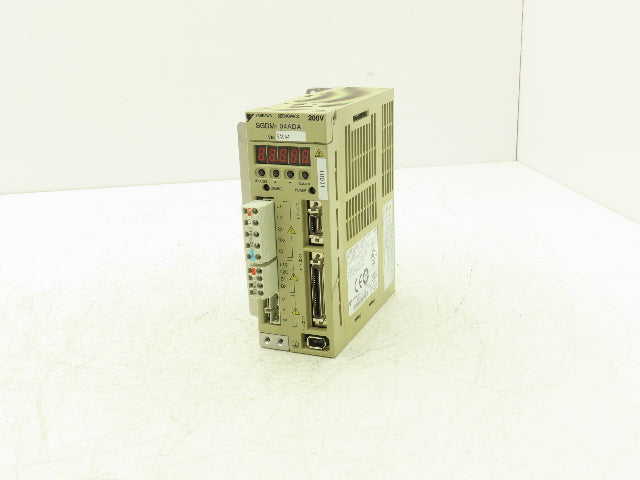 Yaskawa SGDM-04ADA ServoPack Servo Drive 1Ph 230V In 0.4kW 230V 2.8A 300Hz Out