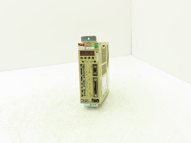 Yaskawa SGDM-A5ADA ServoPack Servo Drive 1Ph 230V In 0.05kW 230V 0.64A 3Ph Out