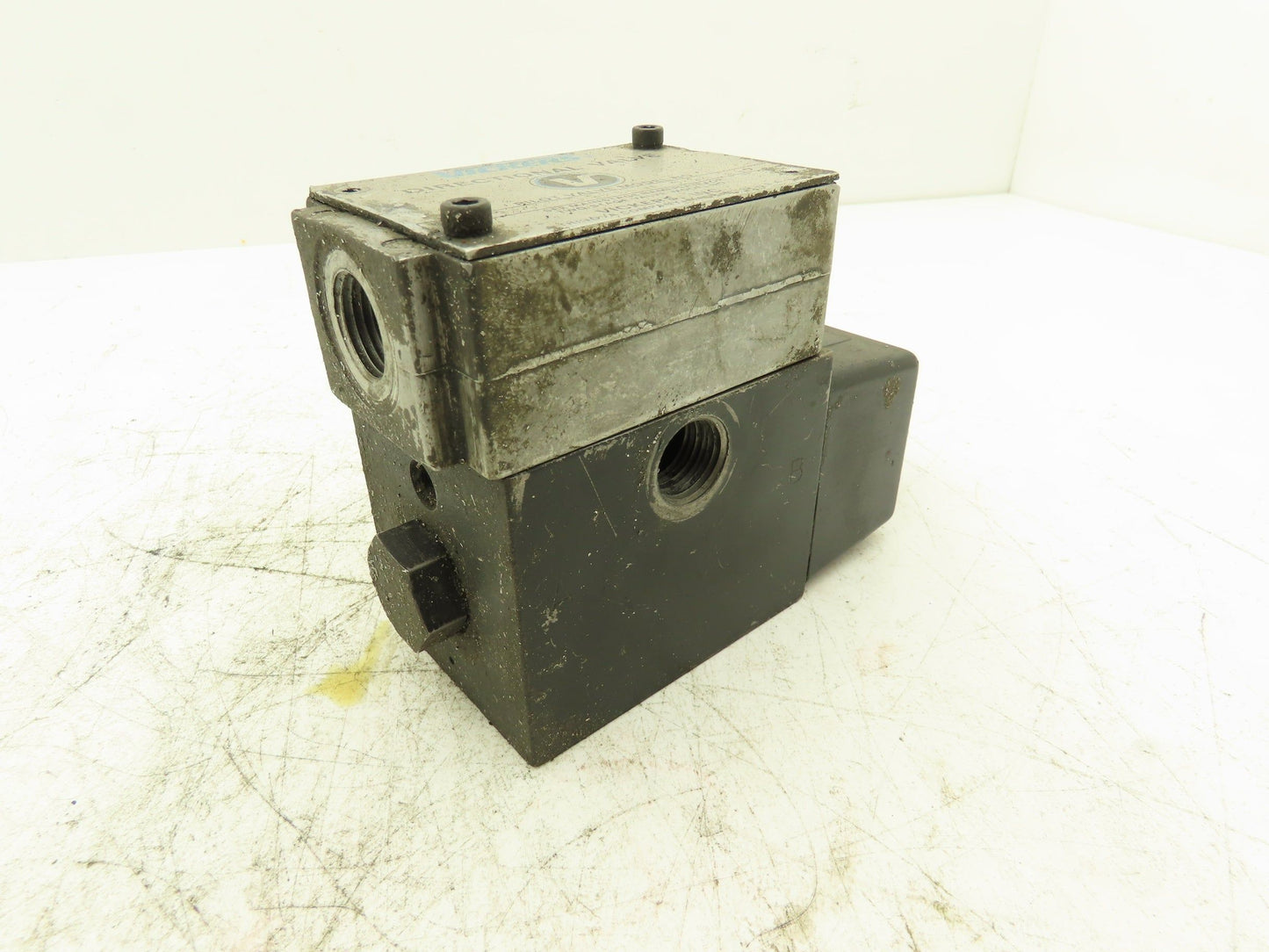 Vickers 02-119767 DG4S4W 012A-B 60 Directional Control Solenoid Valve 120V