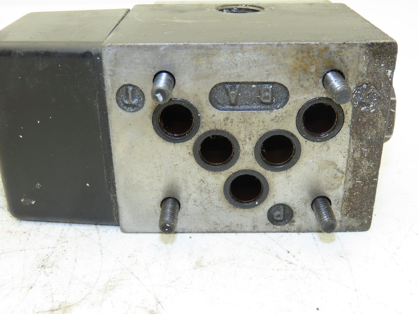 Vickers 02-119767 DG4S4W 012A-B 60 Directional Control Solenoid Valve 120V