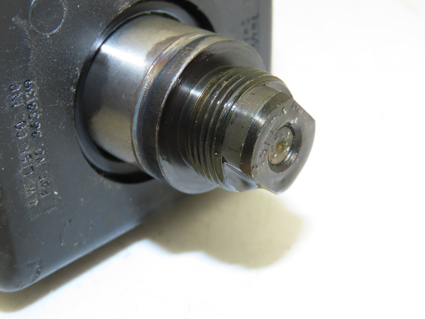 Vickers 02-119767 DG4S4W 012A-B 60 Directional Control Solenoid Valve 120V