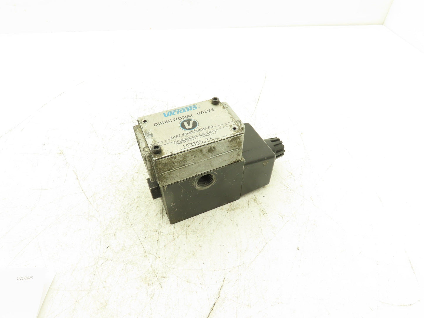 Vickers 02-119767 DG4S4W 012A-B 60 Directional Control Solenoid Valve 120V