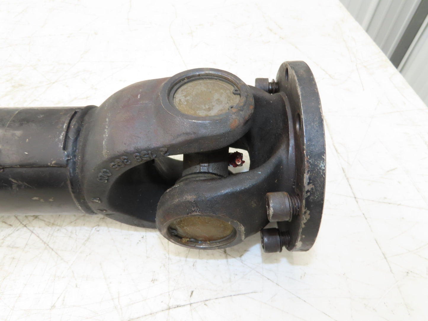 2 158 365 005 Double Universal Joint Driveshaft 28.75" L 8x130mm