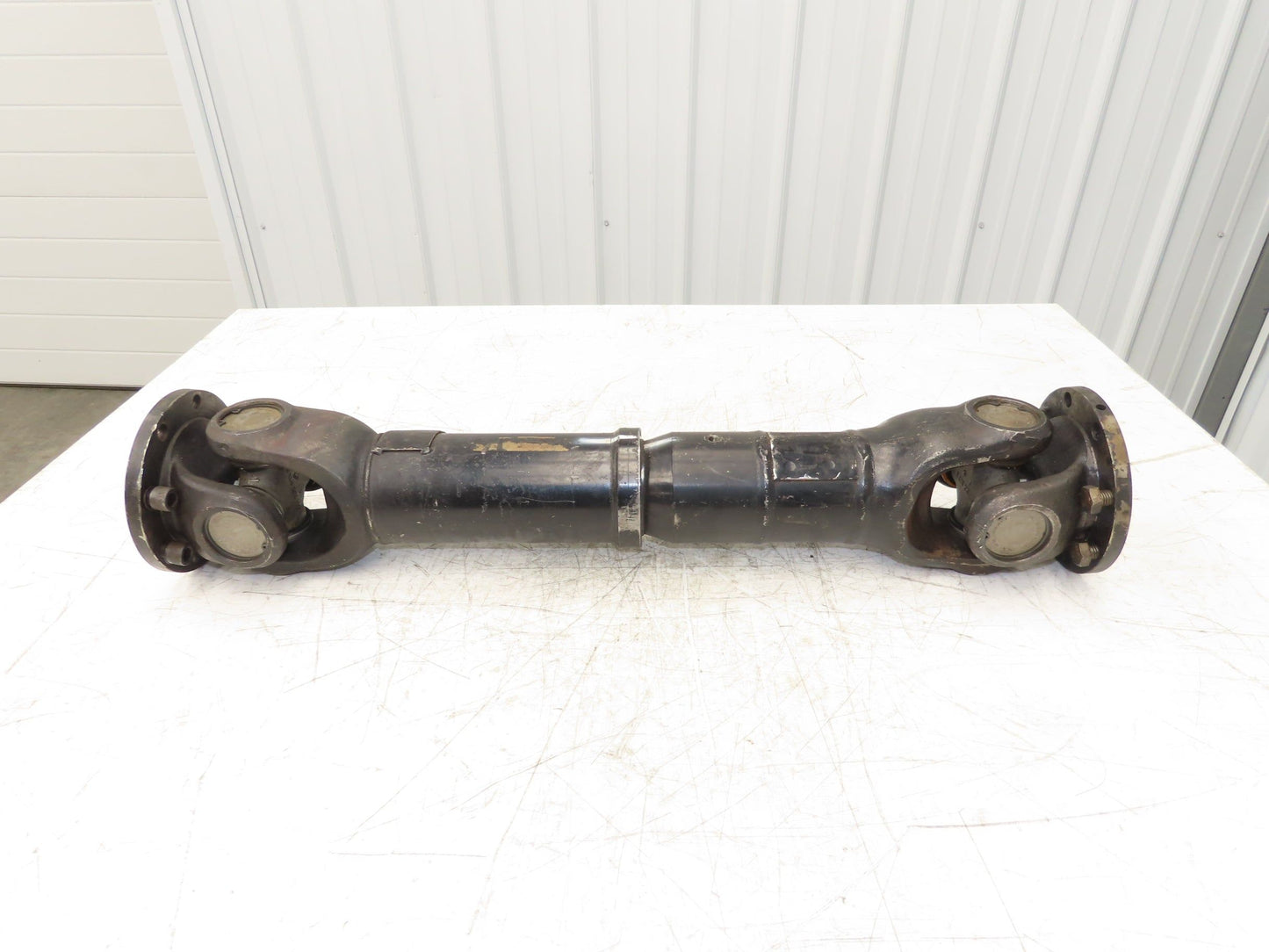 2 158 365 005 Double Universal Joint Driveshaft 28.75" L 8x130mm