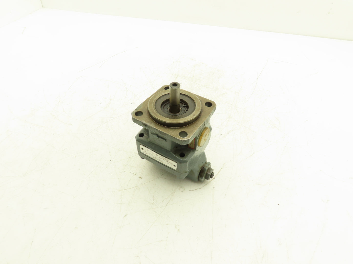 Vickers GPA1-4-FK2-20-R Hydraulic Gear Pump 2 GPM 1450 PSI 4.4cm³