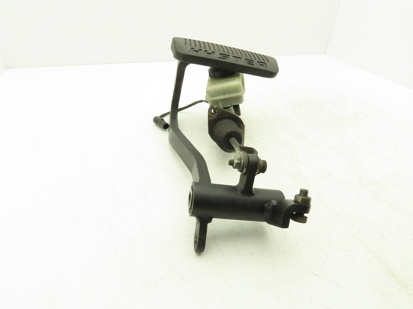Hyster E60Z Brake Pedal Master Cylinder Assembly