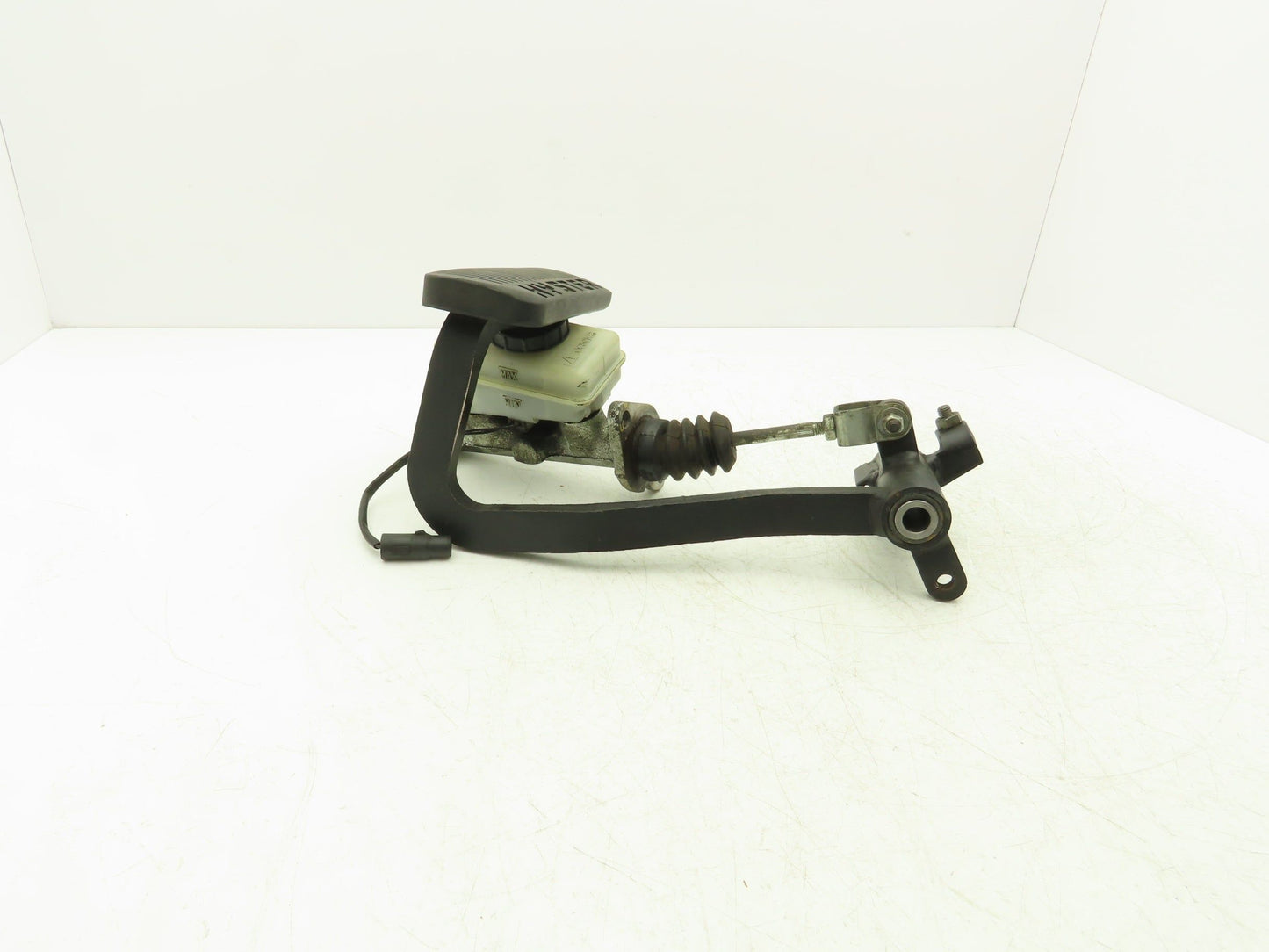 Hyster E60Z Brake Pedal Master Cylinder Assembly