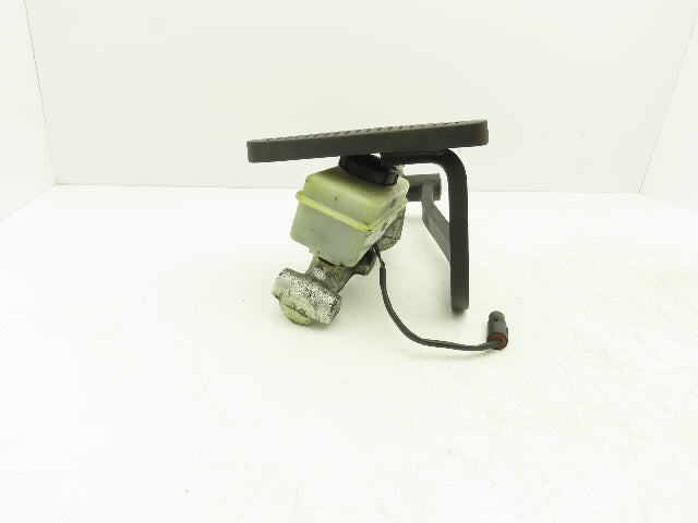 Hyster E60Z Brake Pedal Master Cylinder Assembly