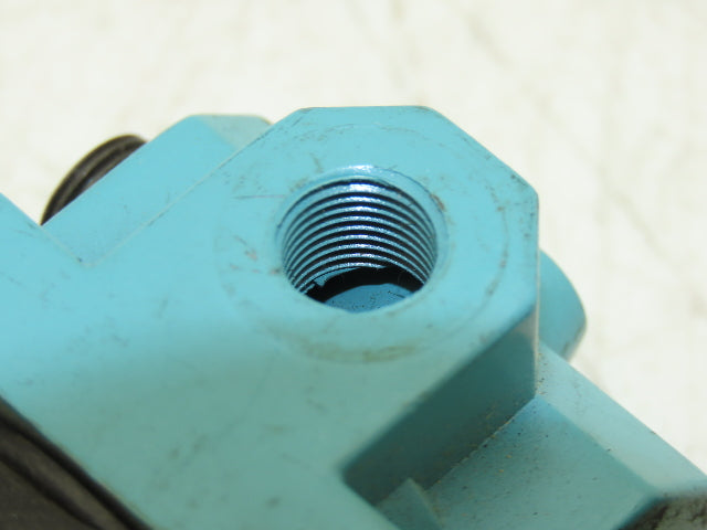 Wilkerson R00-C1-L00 Pneumatic Air Regulator Valve With 0-15 Bar Guage 1/8" NPT