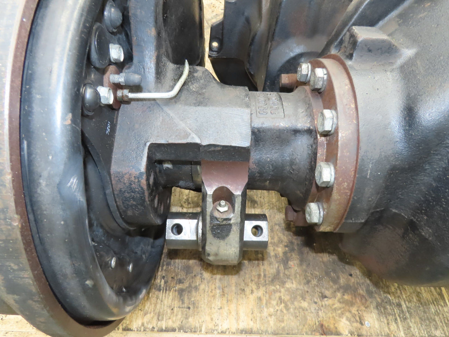 Hyster E60Z Forklift Dual-Wheel Drive Axle Assembly 6-Lug