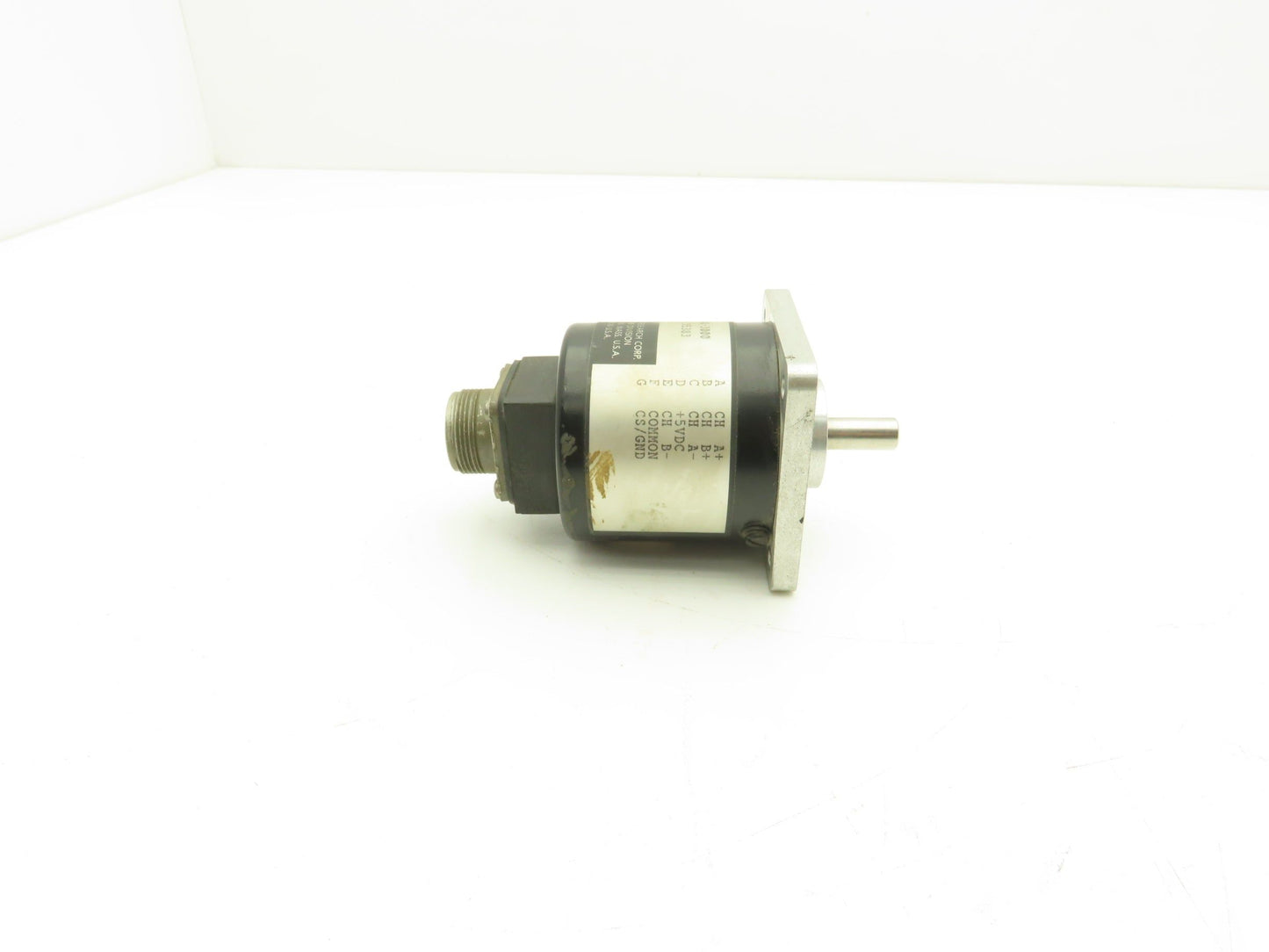 Dynamics Research Corp 25-F041-B04-3000 Rotary Encoder 3/8" Shaft 7 Pin