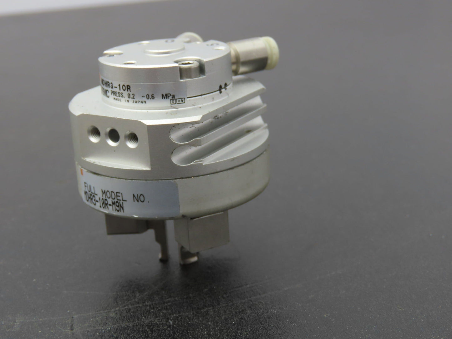 SMC MDHR3-10R-M9N Pneumatic Rotary Air Gripper 3-Finger