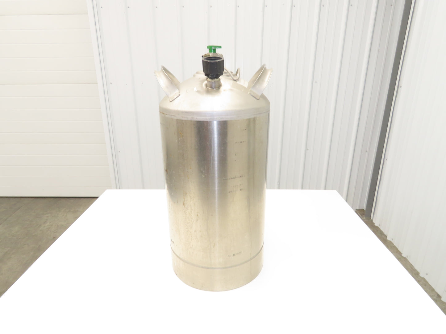 Stainless Dispensing Pressure Vessel Tank 130 PSI 8 Gallon Sprayer Valve