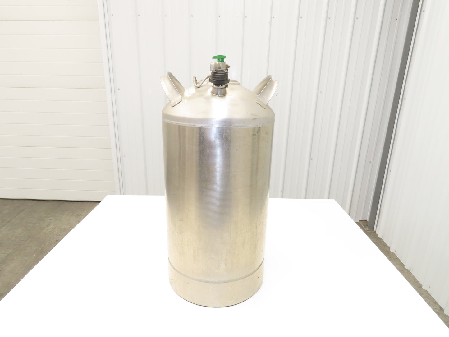 Stainless Dispensing Pressure Vessel Tank 130 PSI 8 Gallon Sprayer Valve