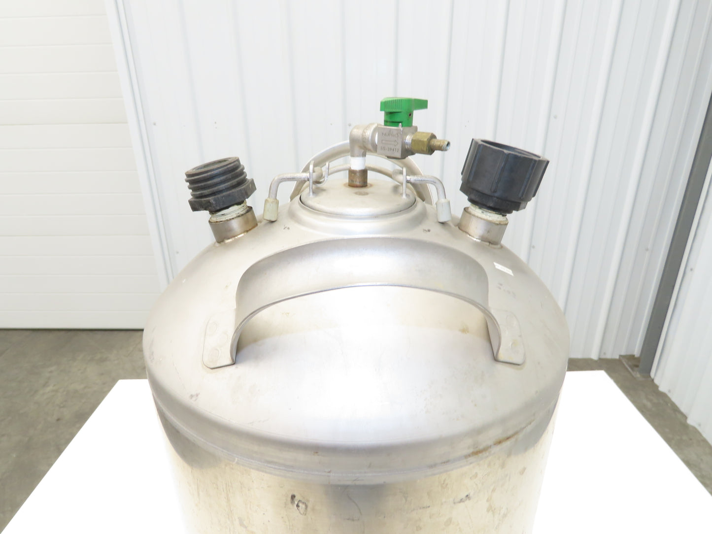 Stainless Dispensing Pressure Vessel Tank 130 PSI 8 Gallon Sprayer Valve