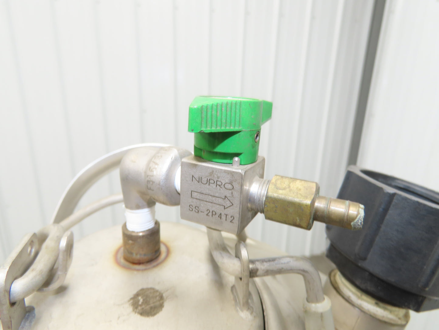 Stainless Dispensing Pressure Vessel Tank 130 PSI 8 Gallon Sprayer Valve