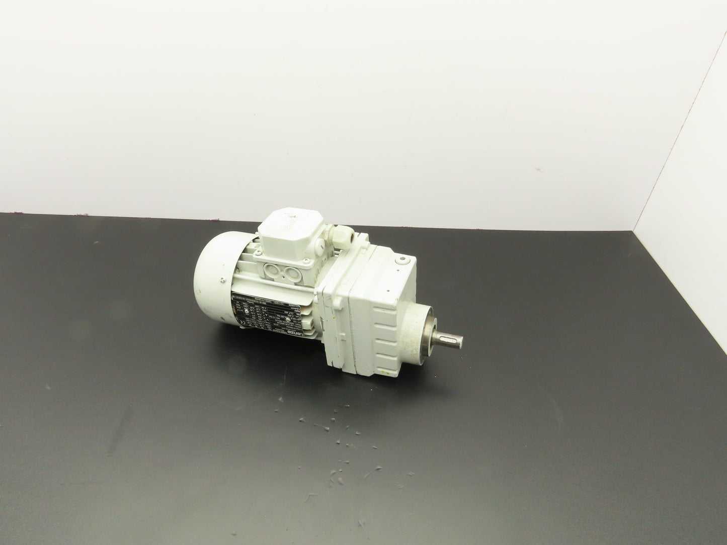 Lenze MDEMAXX 063-42 Inline Gear Motor 7.18 Reducer .31kw 230/460V GST04-1M VCR